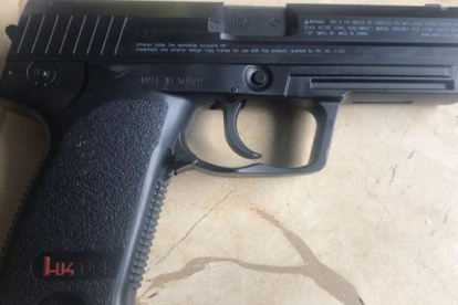 La Dirección de Control de Ar,mas de las Fuerzas Armadas es la encargada de otorgar los respectivos permisos para tener y usar un arma de fuego.