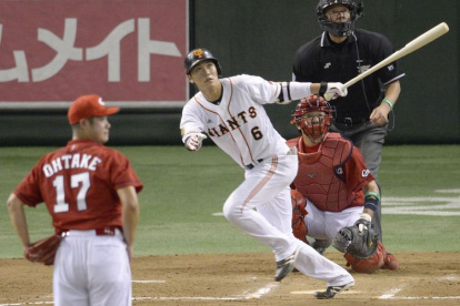 Hayako Sakamoto, paracorto de los Giants de Japón, es uno de los 2 casos confirmados en el posible reinicio de la liga de béisbol en ese país.