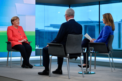 Angela Merkel, durante la entrevista con el canal de TV berlinés ARD.