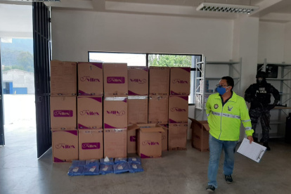 Evidencias. El miércoles la Fiscalía y la Policía incautaron insumos y materiales en varios allanamientos.