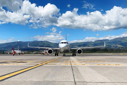 Una aeronave de American Airlines atterizando en Ecuador.