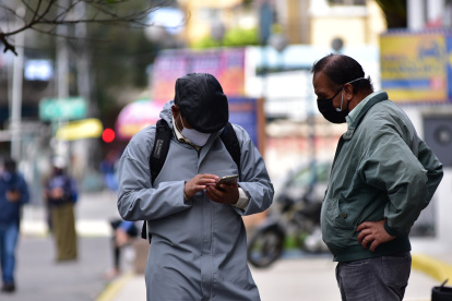 Los chats entre vecinos sirve para la denuncia de irregularidades.
  . Quito 05 de junio     del 2020  Agencia (ag - expreso ag extra) CHAT COMUNITARIOS