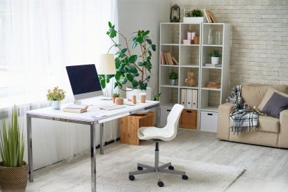 Incluir plantas en la oficina de la casa aporta vida, calidez y le dan un toque de frescura al espacio.