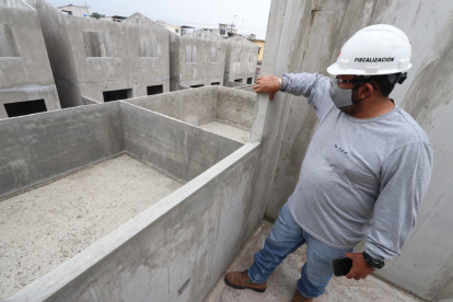 Construcción. Depende de una cadena de suministros, aún con baja dinámica.