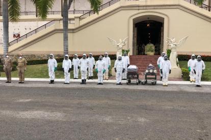 Las ceremonias fúnebres celebradas para las víctimas del COVID-19 en el cementerio Parque de la Paz