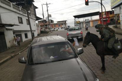 Los militares cumplen con controles en todo el país.