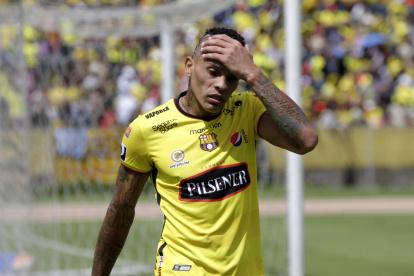 Jonathan Álvez, delantero uruguayo de Barcelona, tuvo inconvenientes para ingresar a una ciudadela en Guayaquil.