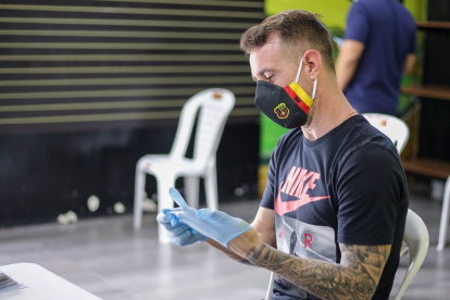 Damián Díaz, volante de Barcelona, durante las pruebas de coronavirus realizadas el 4 de junio.