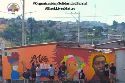 Guayaquil. Varios habitantes de del plan habitacional Socio Vivienda se reunieron este fin de semana para pintar un mural relacionado con las protestas por la muerte de George Floyd.