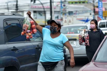 EL EL SECTOR DEL COMITE DEL PUEBLO, SE OBSERVA GRAN CANTIDAD DE VENDEDORES INFORMALES 

EN LAS CALLES 



05  de junio de 2020

KARINA DEFAS 

Agencia (ag-expreso ag-extra ag-quito)