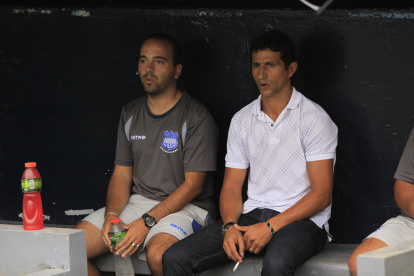 Marcelo Fleitas (d) fue DT de Emelec a finales de 2011 y a inicios del 2012.