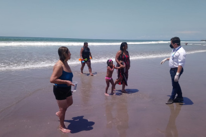En un operativo, el pasado mes de marzo, desalojó a los bañistas de las playas de Manta por la pandemia.