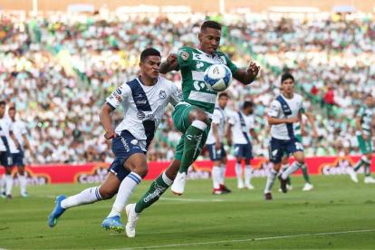 Ayrton Preciado, jugador ecuatoriano quien milita en el fútbol azteca, es uno de los espera el reinicio de las competencias.