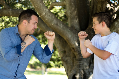 Los padres siempre deberán ser el referente de sus hijos y no facilitarle o solaparle sus actos conviriténdolos en inútiles.