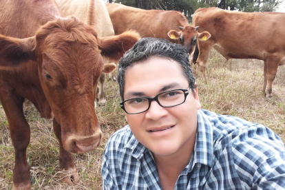 El veterinario de la Asociación Ganadera del Litoral y Galápagos, José Coello.