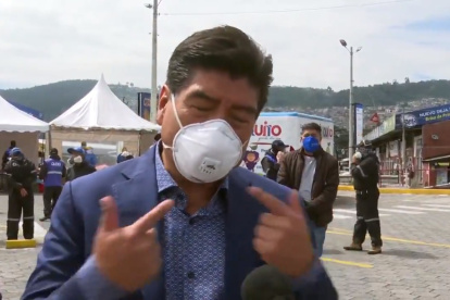 Alcalde. Yunda se señala a sí mismo y dice: este pechito no sabe nada.