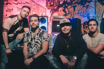 Las agrupaciones de música urbana darán su primer show online. Ya empezaron los ensayos.