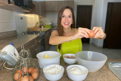 La creatividad de Andrea fluye mientras cocina