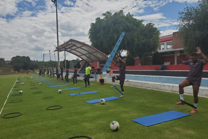Los criollos cumplieron con su tercer día de trabajos en el complejo de Tumbaco.