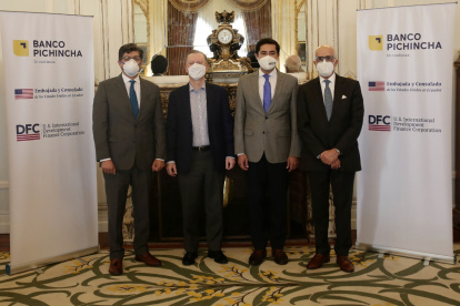 El ministro Richard Martínez y otros funcionarios fueron testigos de honor.