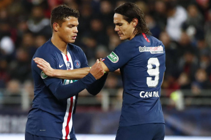 El defensa brasileño Thiago Silva y el atacante uruguayo Edinson Cavani no seguirán en el PSG.