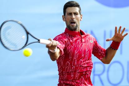 Novak Djokovic, organizador de una serie de partidos de exhibición, no los podrá llevar a Montenegro por el coronavirus.