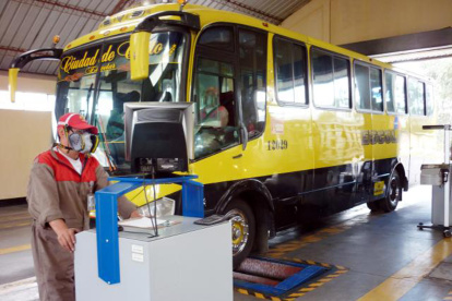 Los automotores de transporte de pasajeros deberán acudir a la revisión vehicular desde agosto o septiembre, anunció la AMT.