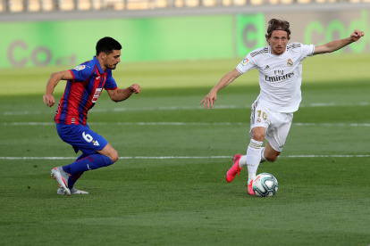 El volante croata Luka Modric (d) confesó que su deseo es retirarse en el Real Madrid.