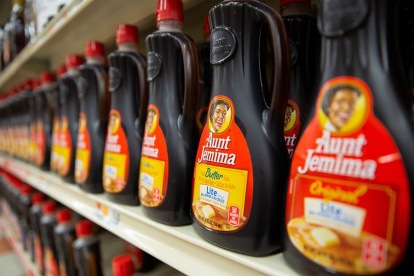 Quaker Oats, propietarios de la marca Aunt Jemima, cambiará el nombre y eliminará las imágenes en sus productos en un esfuerzo por avanzar hacia la igualdad racial.