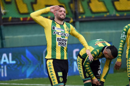 El zaguero argentino Leonel Galeano (i) llegará al Aucas procedente del Aldosivi.