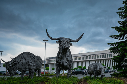 Animal sculptures are pictured in front of the headquarters of abattoir company Toennies in Rheda-Wiedenbrueck on June 17, 2020. The company stopped its production after 400 employees were tested positive on the covid-19 coronavirus. / AFP / Sascha Schuermann

 GERMANY-HEALTH-VIRUS
