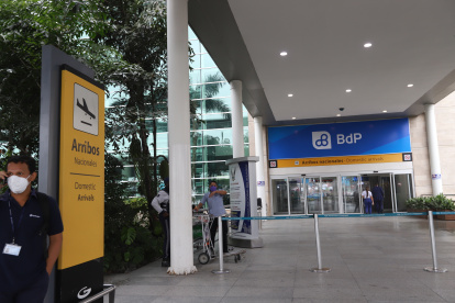 Hecho. En el aeropuerto, los vuelos nacionales se reanudaron recién el pasado lunes.