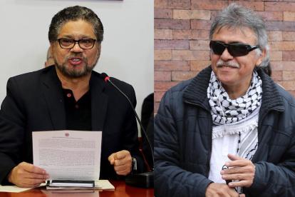 El exnegociador de paz de la antigua guerrilla de las FARC Luciano Marín, alias "Iván Márquez" (i), y Seuxis Paucias Hernández, alias "Jesús Santrich", en Bogotá, Colombia, en una foto de archivo. Ambos están prófugos.