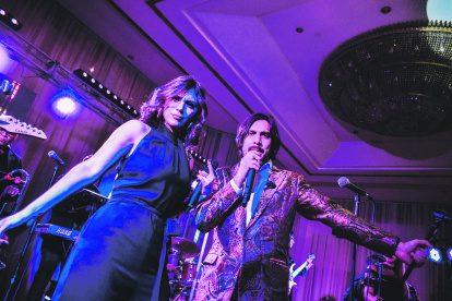 Israel es uno de los cantantes más versátiles del país al interpretar cualquier género.