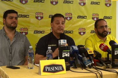 La dirigencia encabezada por Carlos Alfaro Moreno (c) tiene la oportunidad histótica de señalar y pedir castigo para los culpables de la crisis del club.