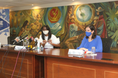 La fiscal Diana Salazar en una rueda de prensa junto a la ministra de Gobierno María Paula Romo.