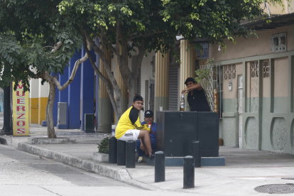 Situación. Algunas personas estaban reunidas sin la distancia necesarias y portando las mascarillas.
