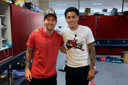 Kike Saverio compartió camerino con Lionel Messi en el juego que Barcelona igualó en su visita al Sevilla.