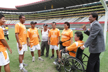 Carlos Luis Morales, exmeta de Barcelona, en una de sus visitas al estadio Monumental.
