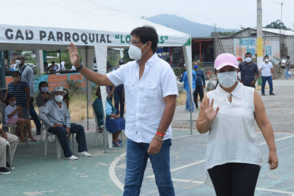 El prefecto Carlos Luis Morales en un evento en la parroquia Los Lojas, en Daule, el pasado 17 de junio.