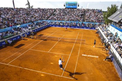 El Adria Tour se jugó si ningún tipo de protocolo sanitario, con graderías llenas y hasta fiestas pospartidos