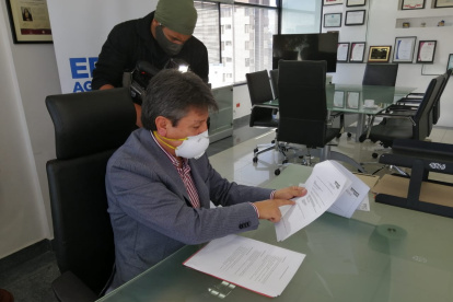 El titular de la Empresa de agua potable de Quito, Luis Medina, anuncia la recuperación de dinero