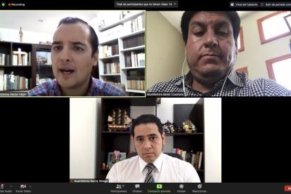 Los tres legisladores miembros de la mesa multipartidista tuvieron una sesión previa.