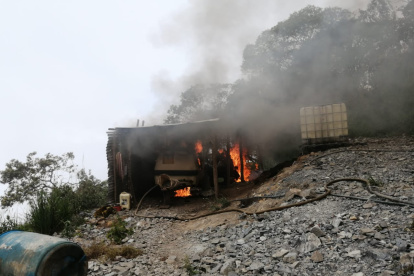 En Azuay se encontraron cinco campamentos y materiales para la labores de minería ilegal.