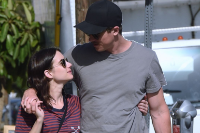 Emma Roberts y su novio Garrett Hedlund.