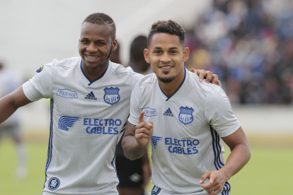 Pernía (d) llegó a mediados del 2019 al cuadro eléctrico.