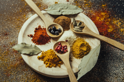 Tienes una larga lista de sazonadores a escoger para poner sabor a tu comida.