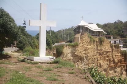 Capilla. El_santuario Blanca Estrella de la Mar, ubicado en lo alto del acantilado de Olón, al pie del mar, fundado en 1984.
