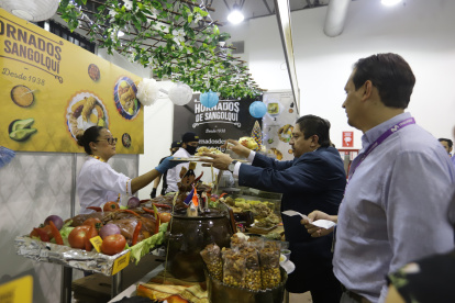Referencial. La sexta edición de la feria gastronómica Raíces se desarrolló enjulio pasado, ahora se aplazará hasta octubre. 



Nota: Diana Sotomayor

Foto: Valentina Encalada





JULIO 24 Guayaquil-Ecuador

Agencia (ag-expreso)