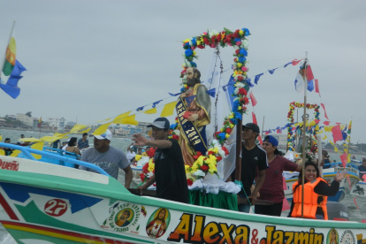 Referencial. El año pasado, decenas de embarcaciones se sumaron a la procesión en el cantón.